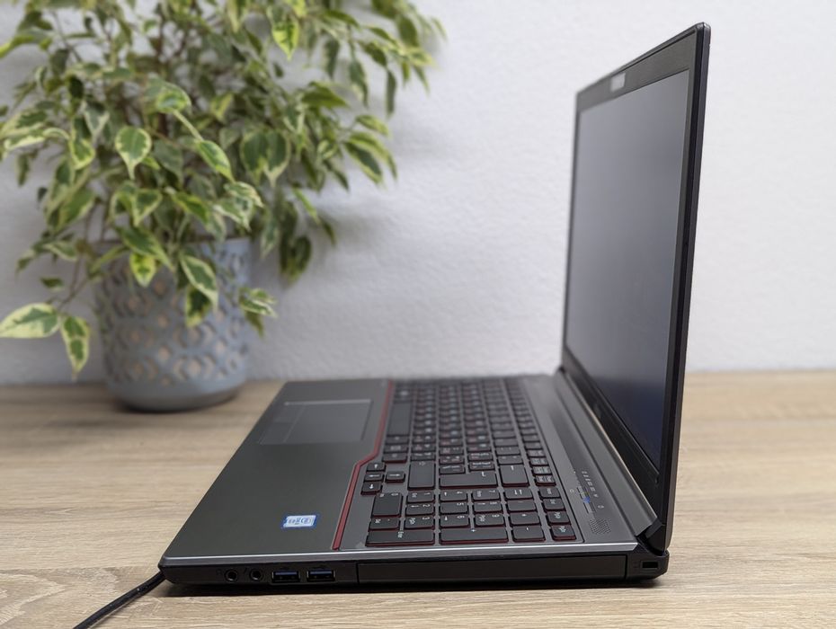 Продам ноутбук Fujitsu E756 з підсвіткою клавіатури.