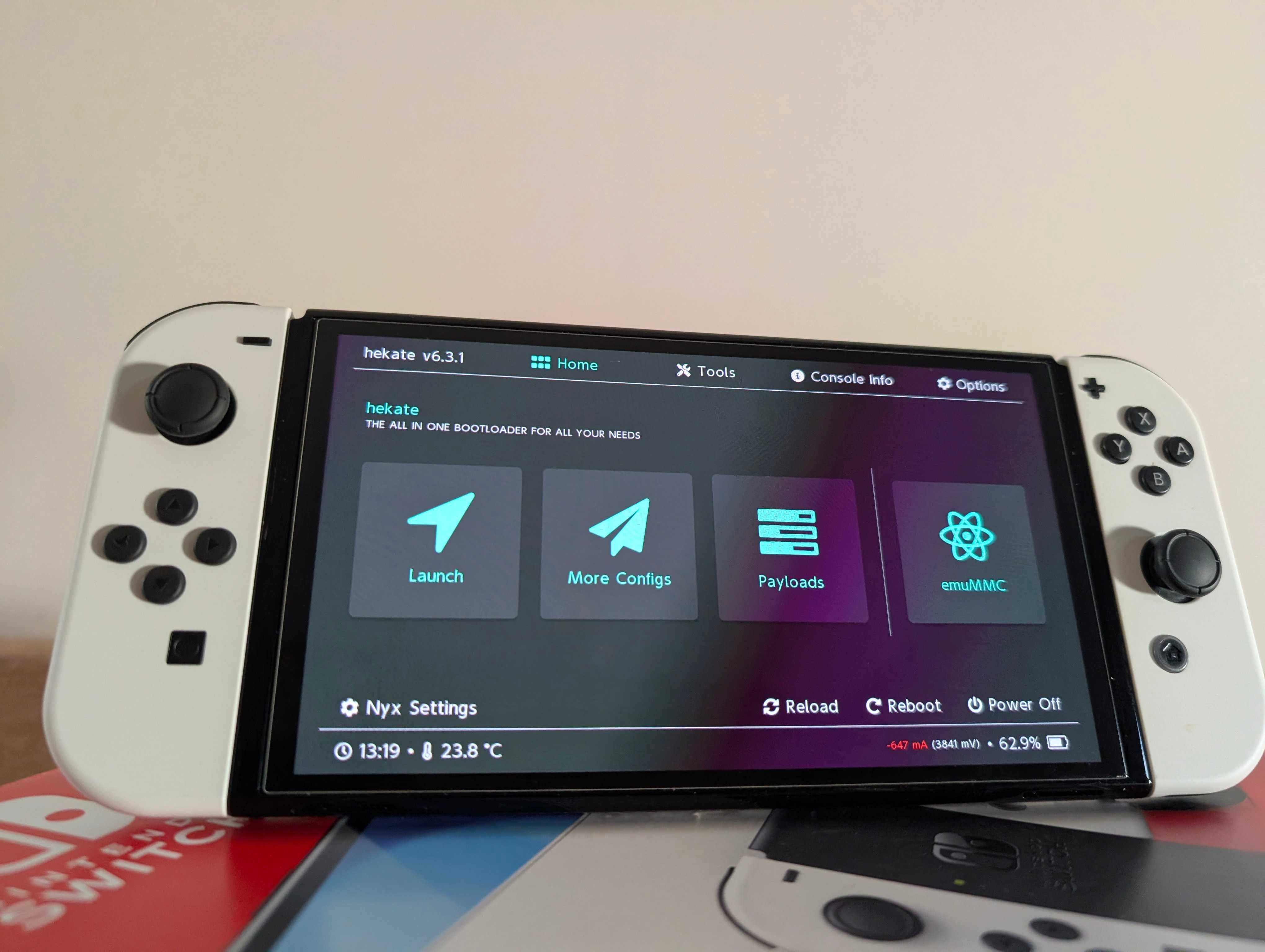 [NOVA] Nintendo Switch OLED c/ Chip PicoFly (desbloqueada) + SD 256GB