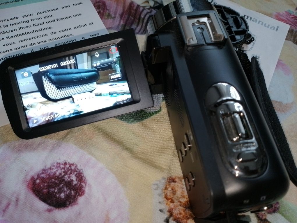 Kamera 4K, dwie baterie, mikrofon, etui, osłona