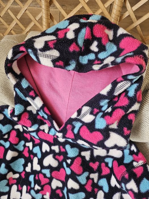 Bluza polarowa kangurek z kapturem w serduszka Havoc rozmiar 122