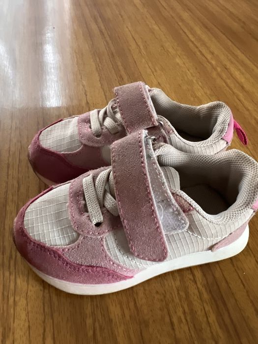 Кроссівки гарненькі