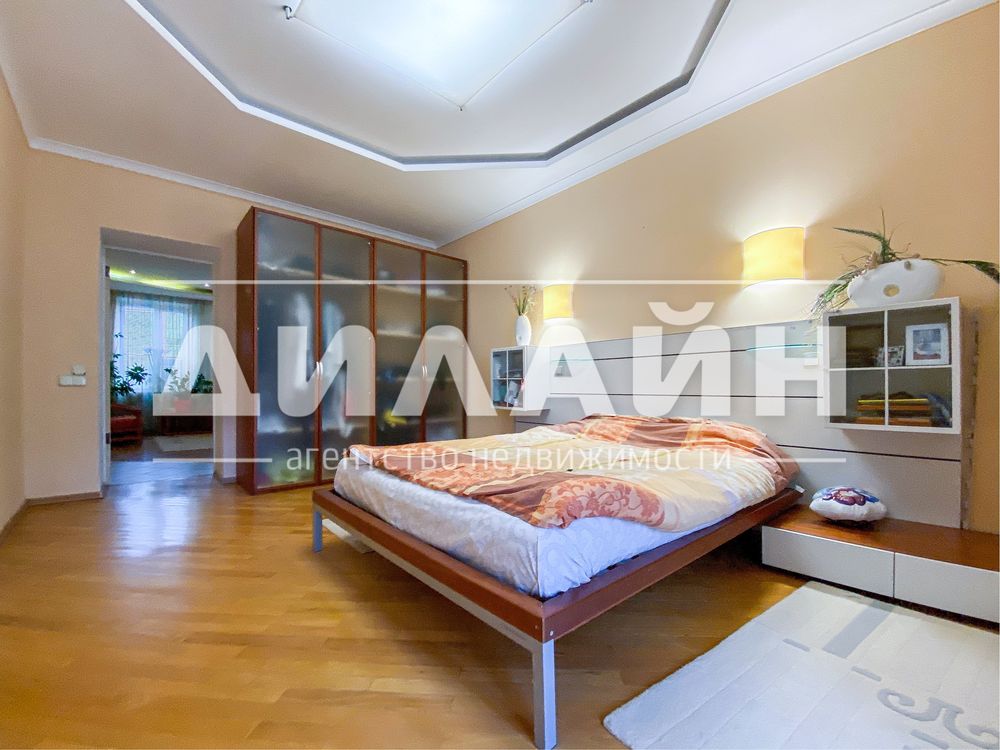 4-кімнатна, 120 м², вул. Олександрівська