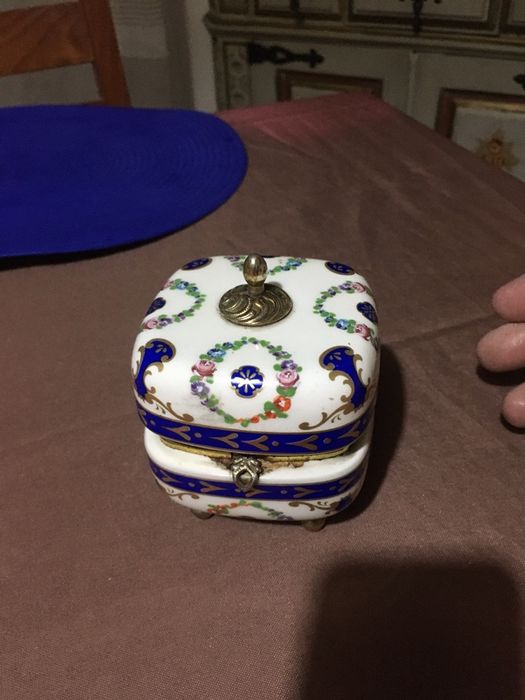 Relogio de mesa em metal e ceramica