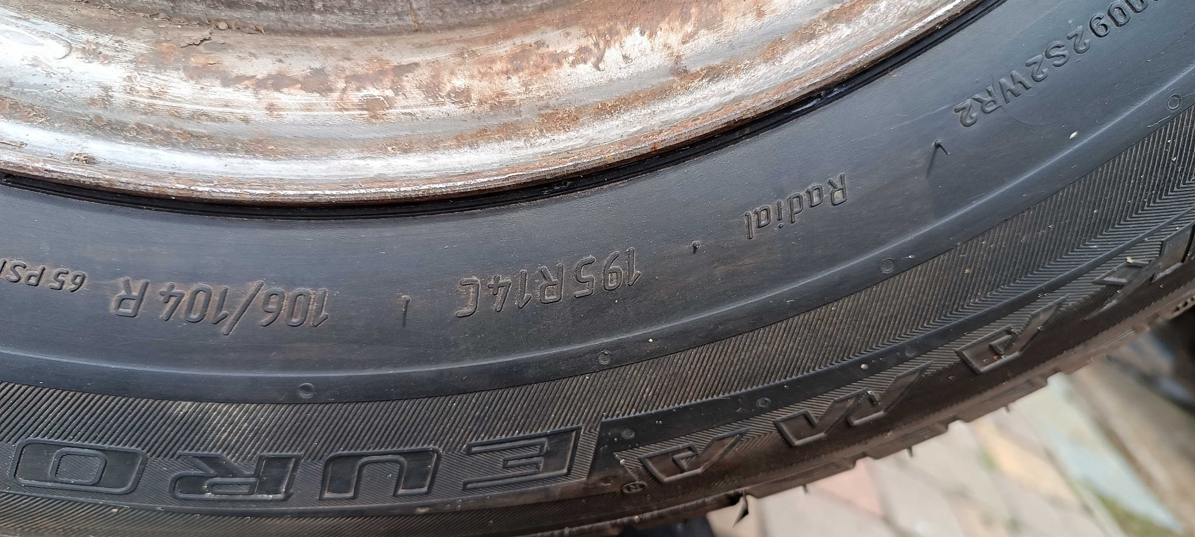 Резина та диски для Mersedes 208 D