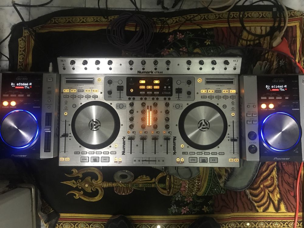 Pioneer CDJ 200 x2