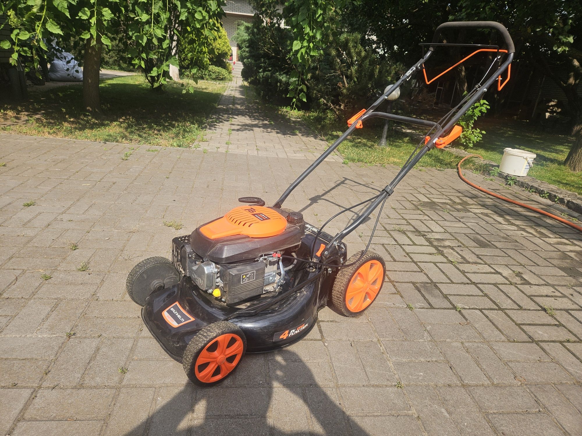 Газонокосарка бензинова самохідна Grunhelm S461VHY