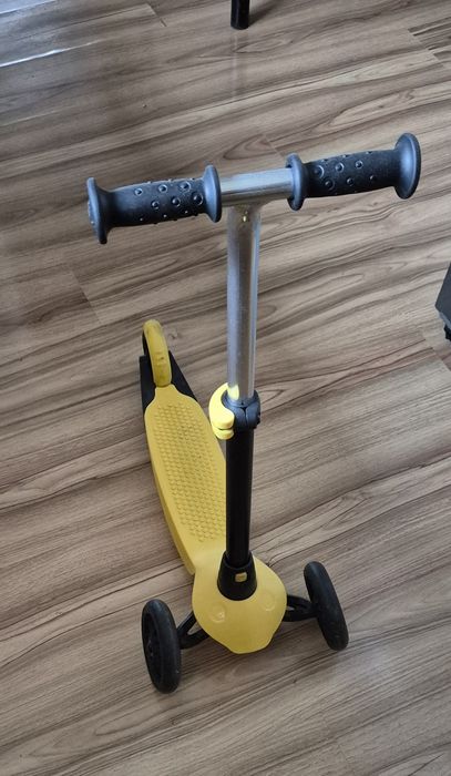 Hulajnoga trójkołowa