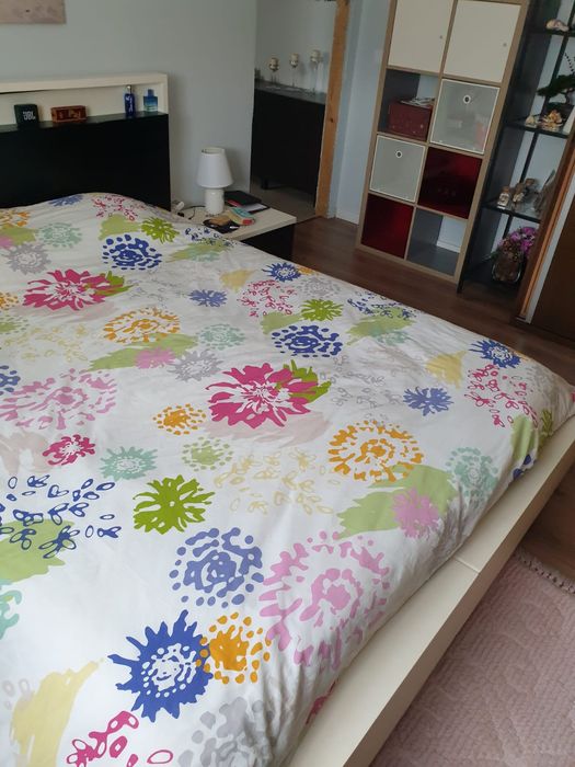 Cama casal excelente