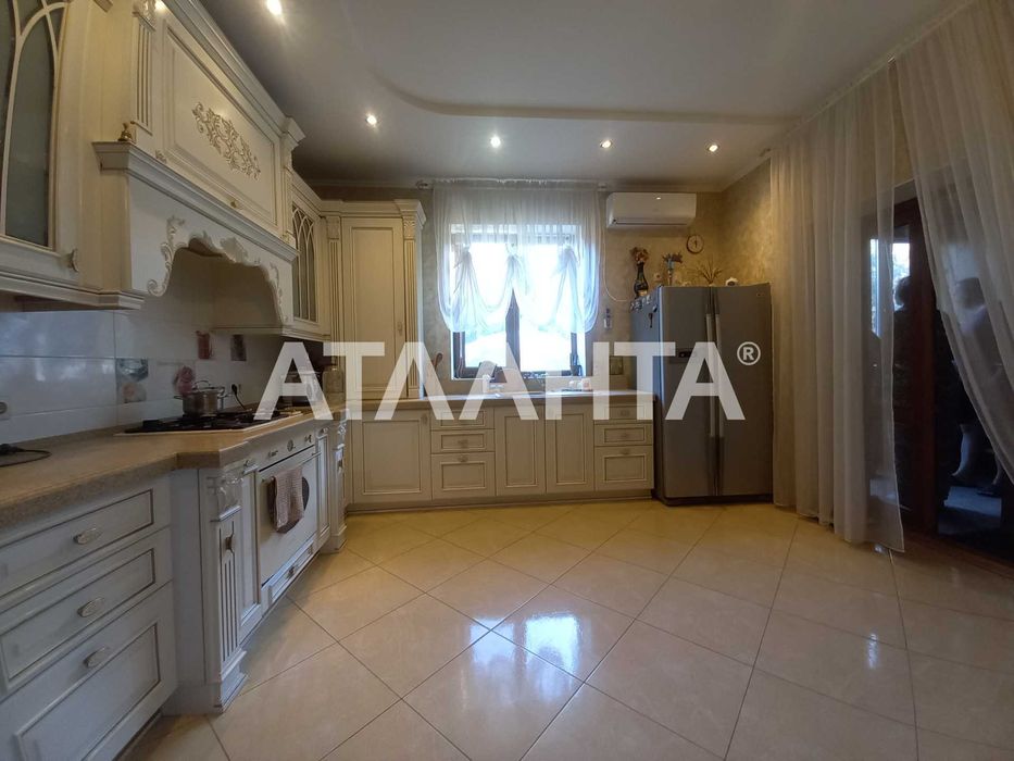 Будинок з ремонтом у Совіньоні