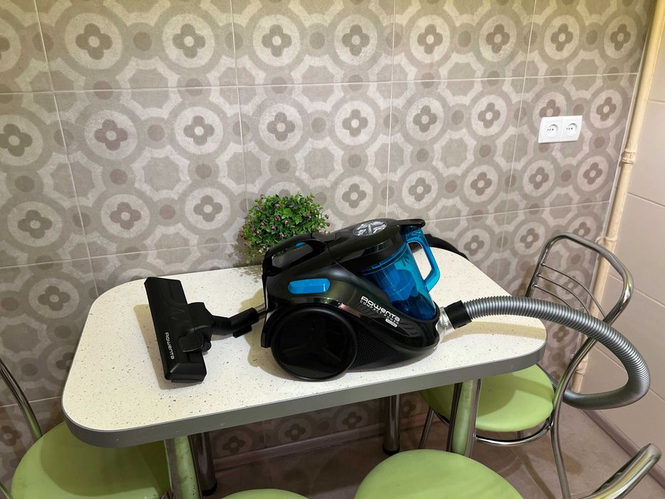 Пылесос Бу почти новый Rowenta  2000W