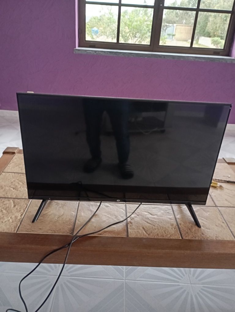 Televisão 32" Smart Frameless Nunca usada