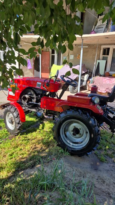 Трактор продається