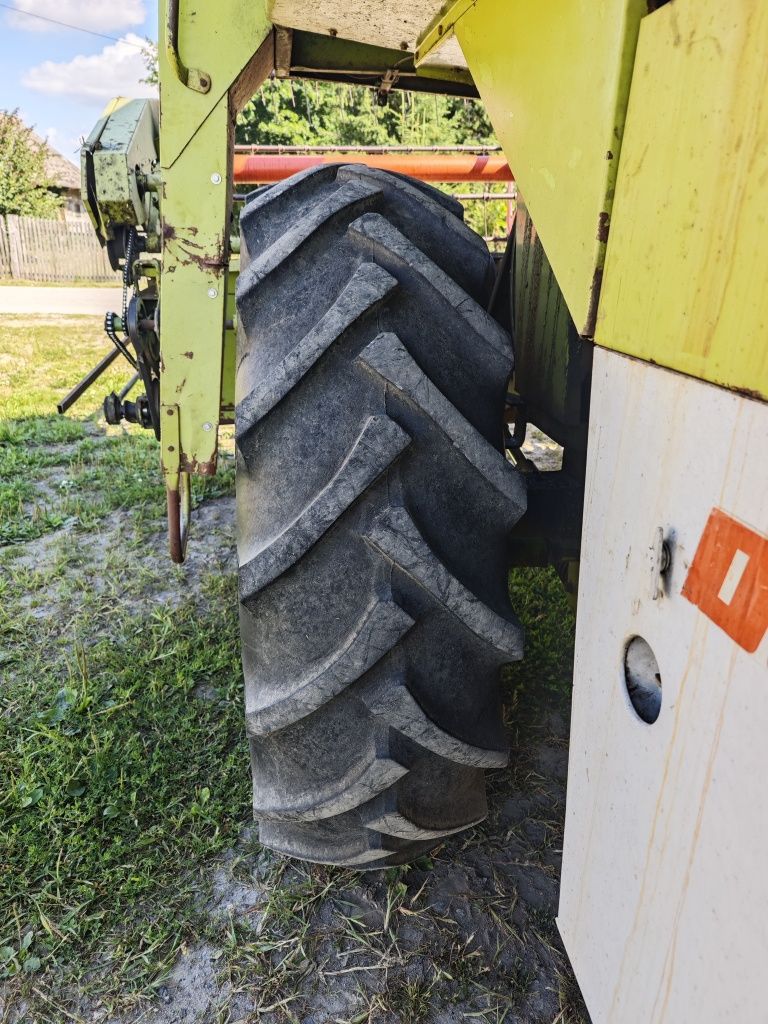 Claas Dominator 76