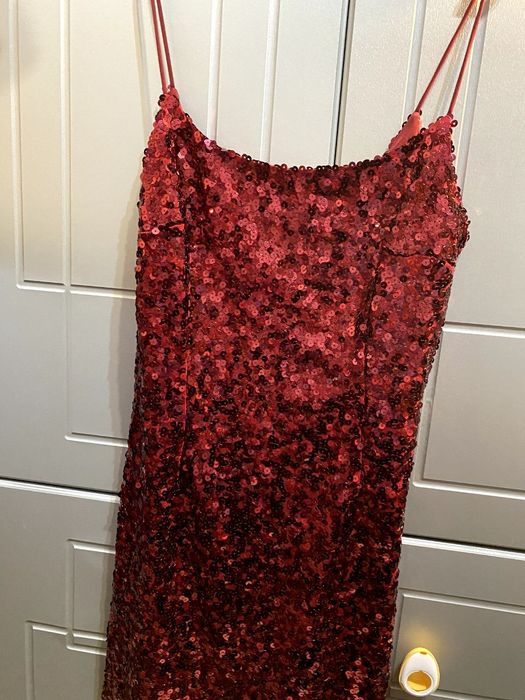 Сукня з паєтками