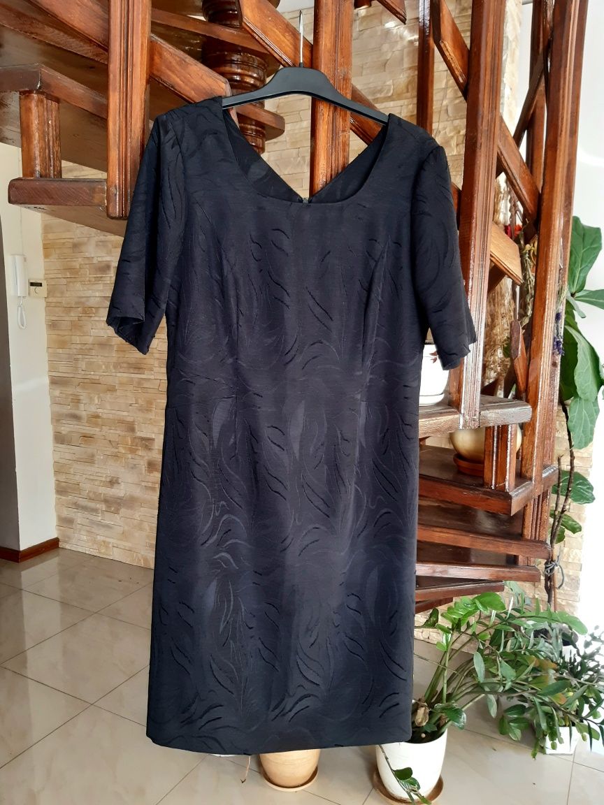 Czarna elegancka sukienka ręcznie szyta XL 42