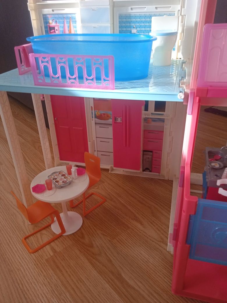 Casa da barbie,como nova,usada poucas vezes...sem caixa .