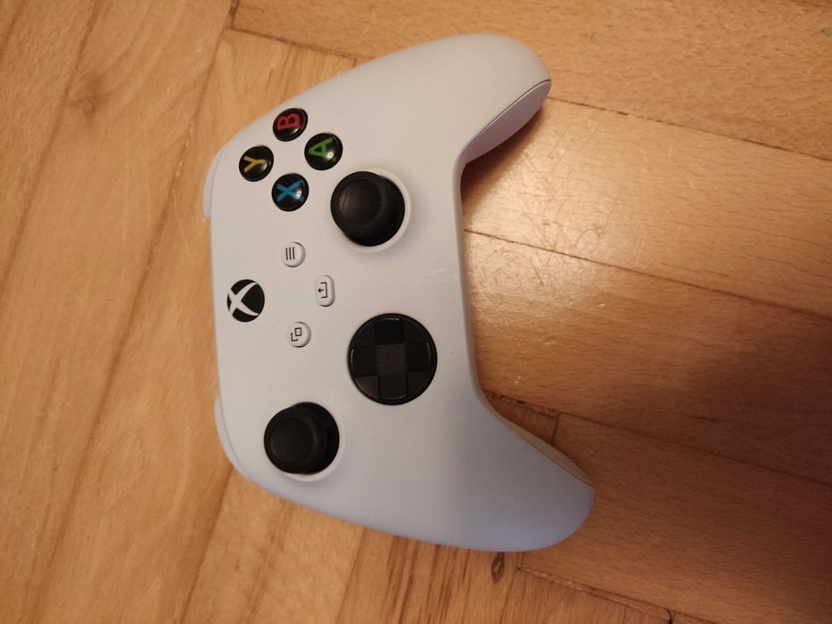 Dwa pady Xbox Series – stan bardzo dobry!