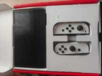 Nintendo Switch OLED pełnym okablowaniem dwoma grami