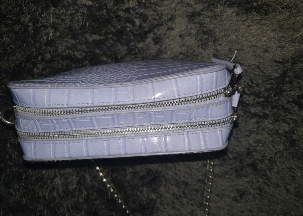 Torebka mała Bershka fiolet na łańcuszku