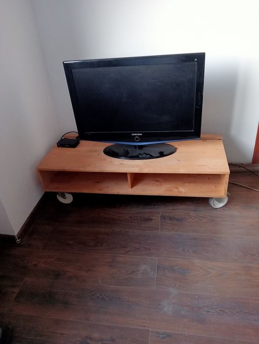 Szafka sosnowa pod telewizor Ikea