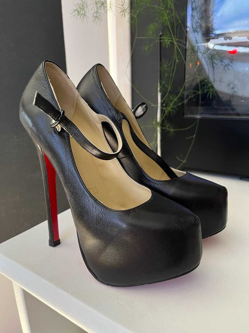 Szpilki Christian Louboutin na platformie