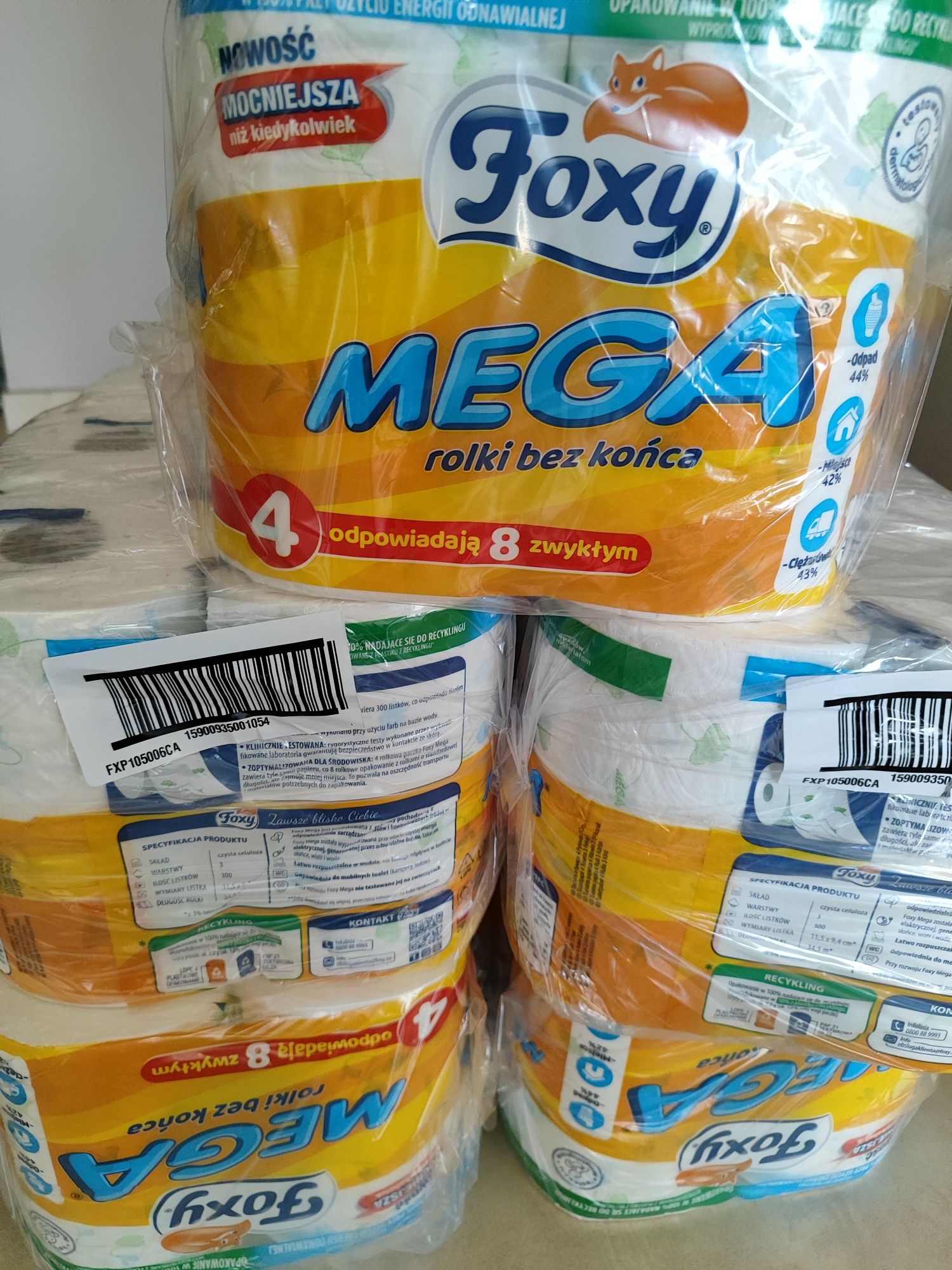 Papier toaletowy Foxy Mega rolka 4=8     6 paczek =24 rolki
