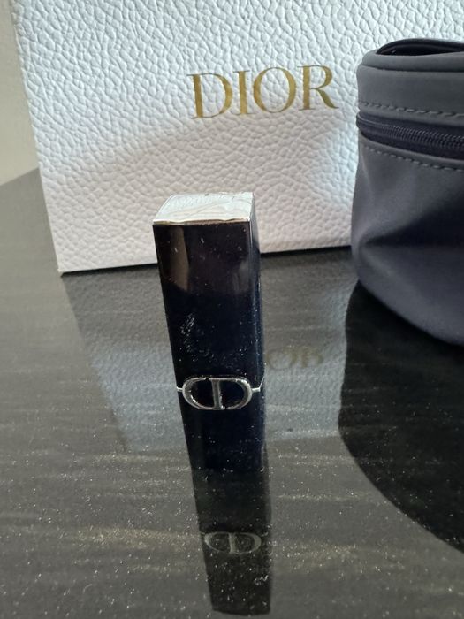 Помада DIOR , косметичка guerlain.