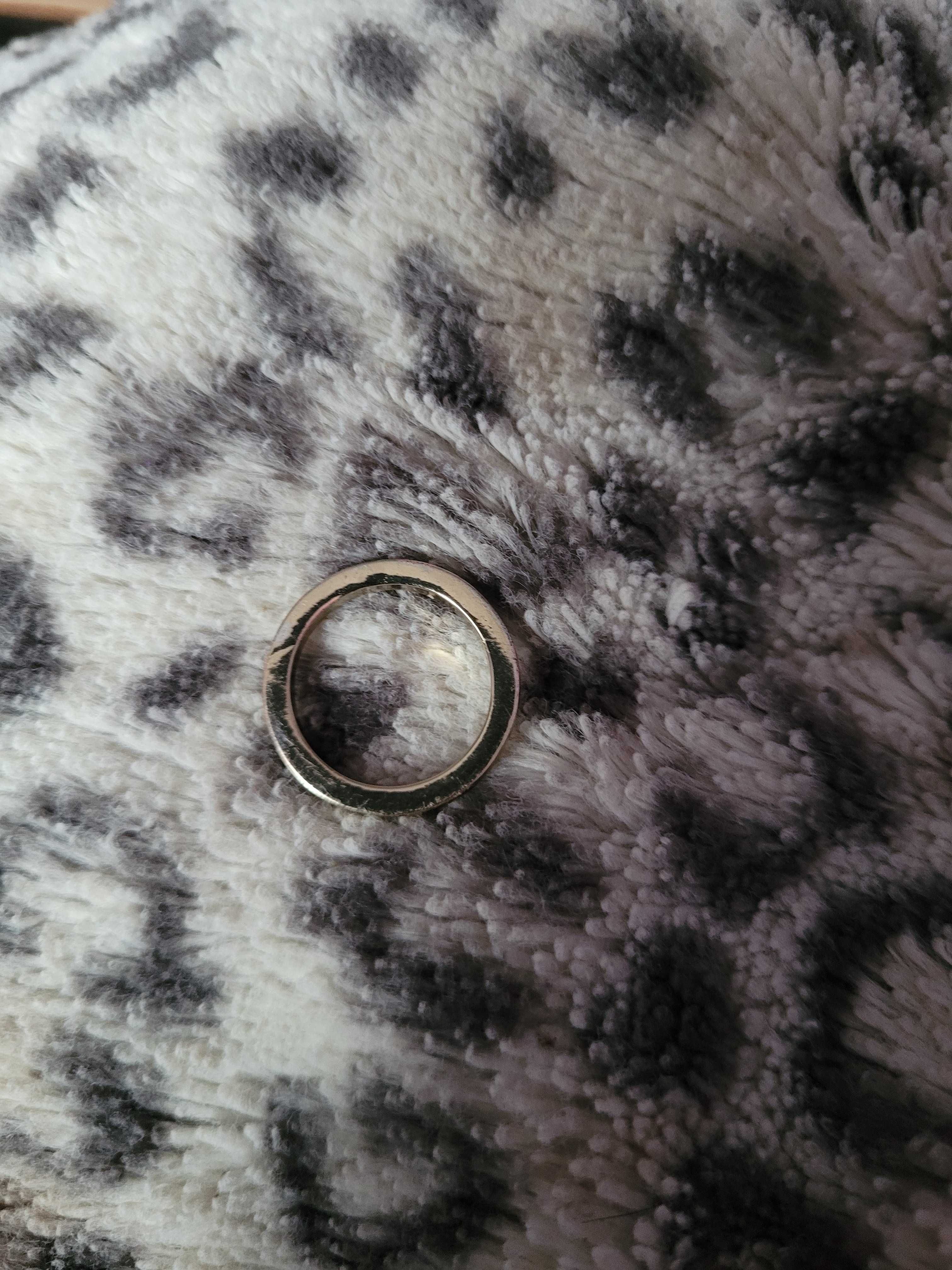 Pierścionek srebrny z cyrkoniami rozmiar 18