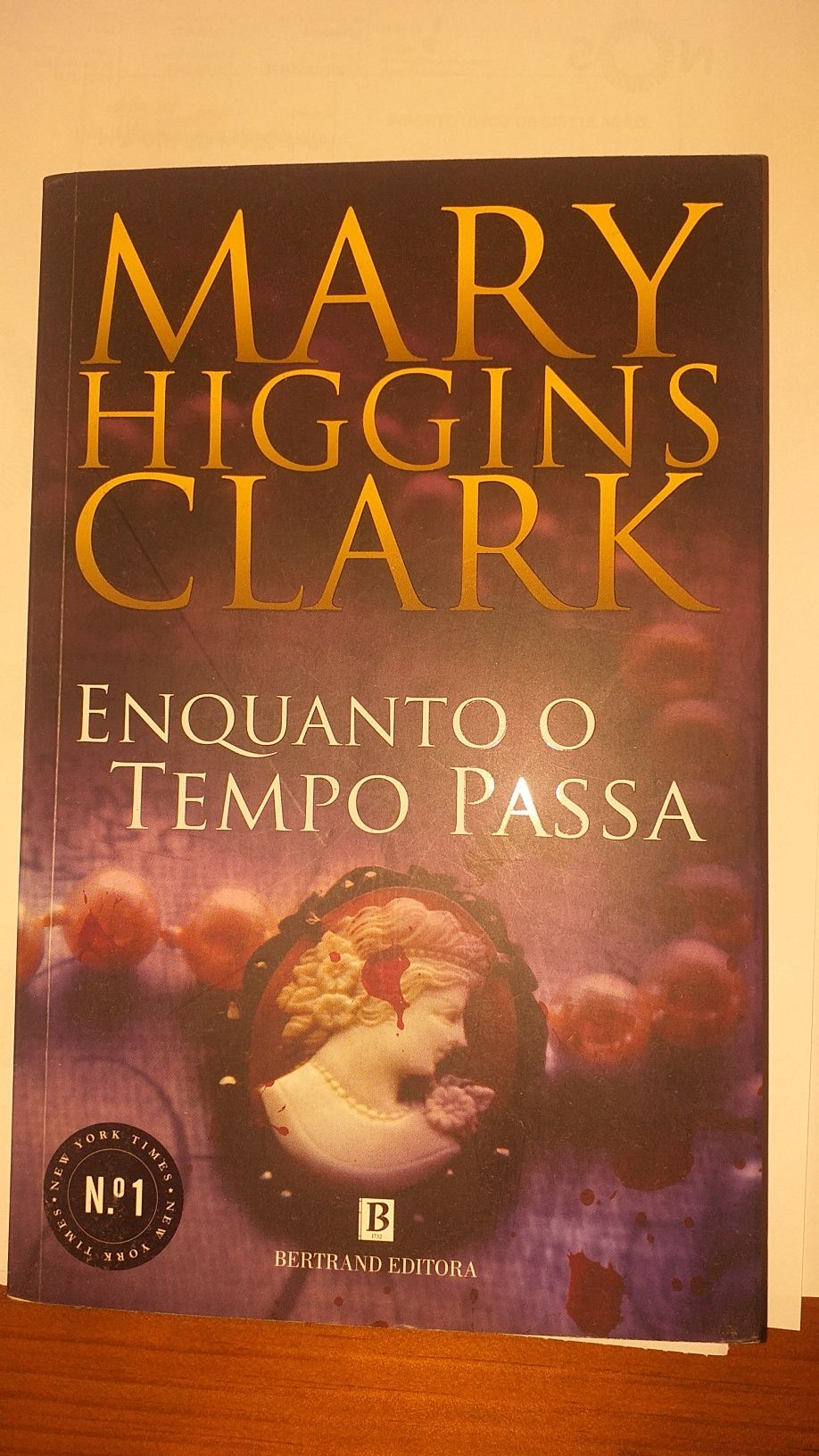 Enquanto o tempo passa (Mary Higgins Clark)