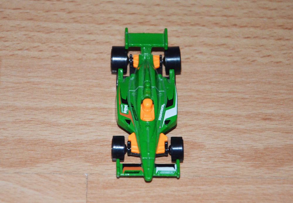 Auto Mattel 2011 v5330