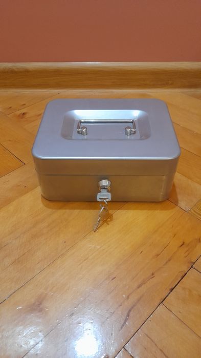 Metalowa kaseta,sejf i skarbonka.