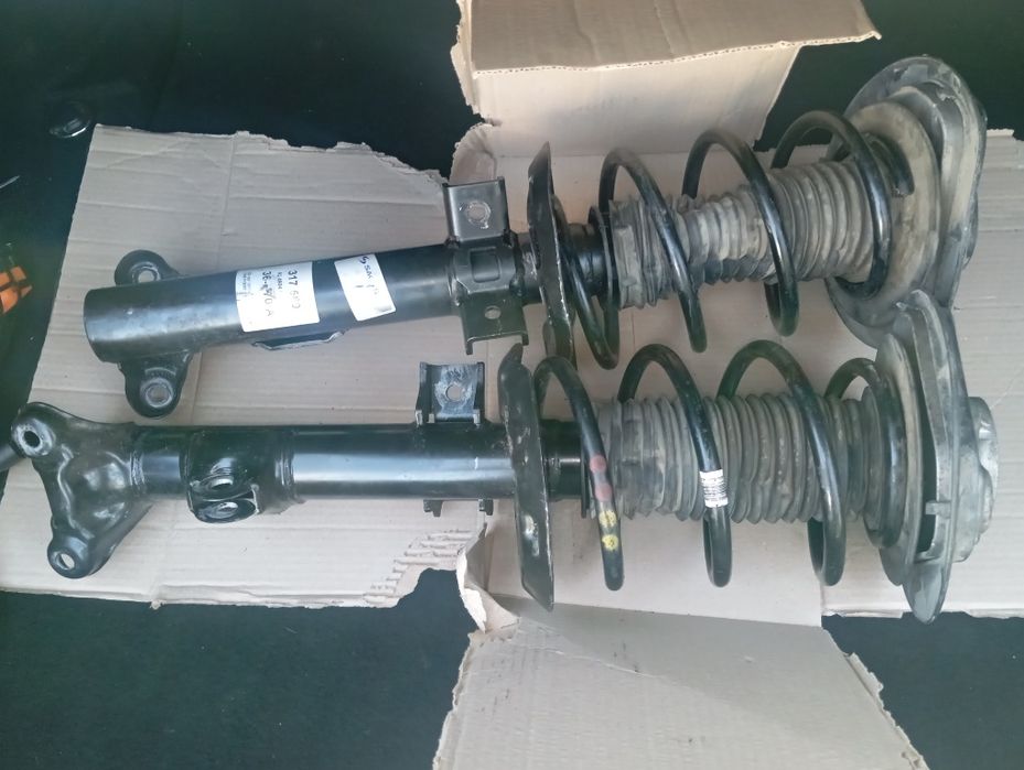 Стійки (стойки) амортизатори передні в зборі на w212