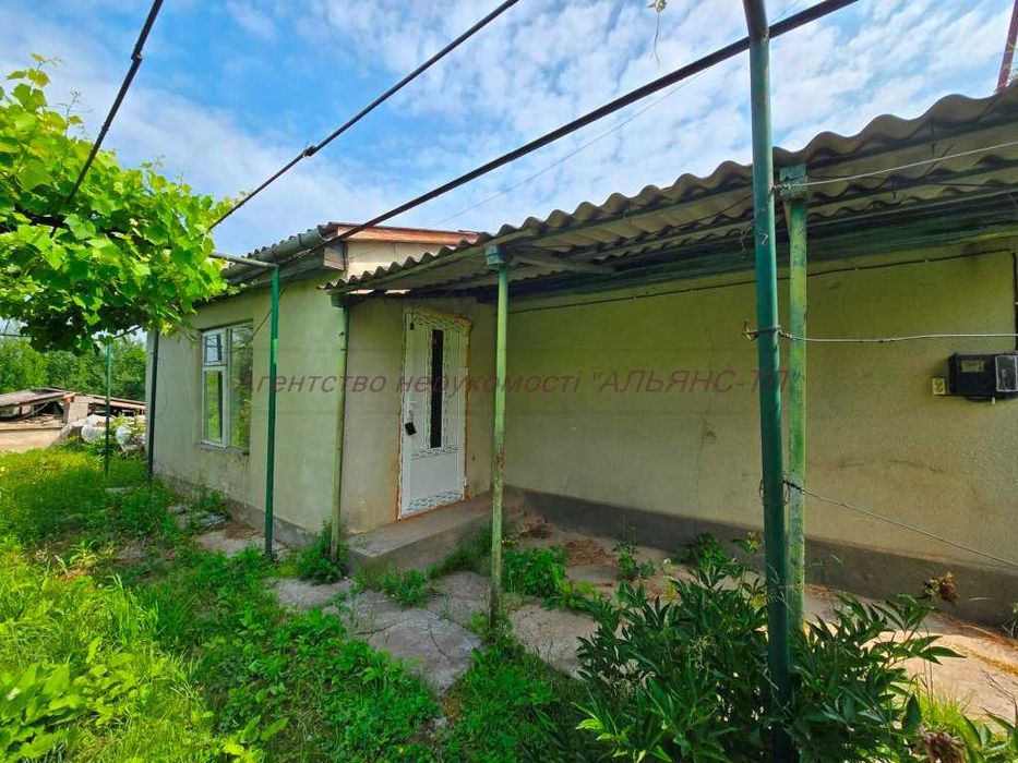 Будинок під реконструкцію  в с.Середнє над озером