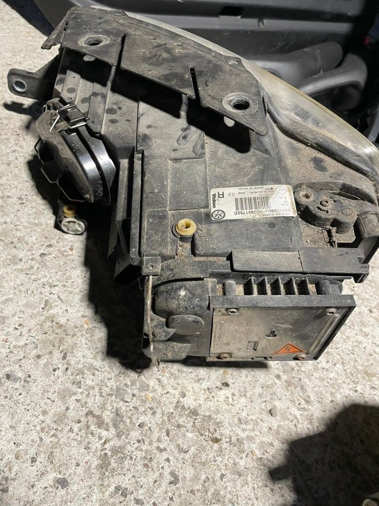 VW passat B6 Lampy bi Xenon skrętne Europa