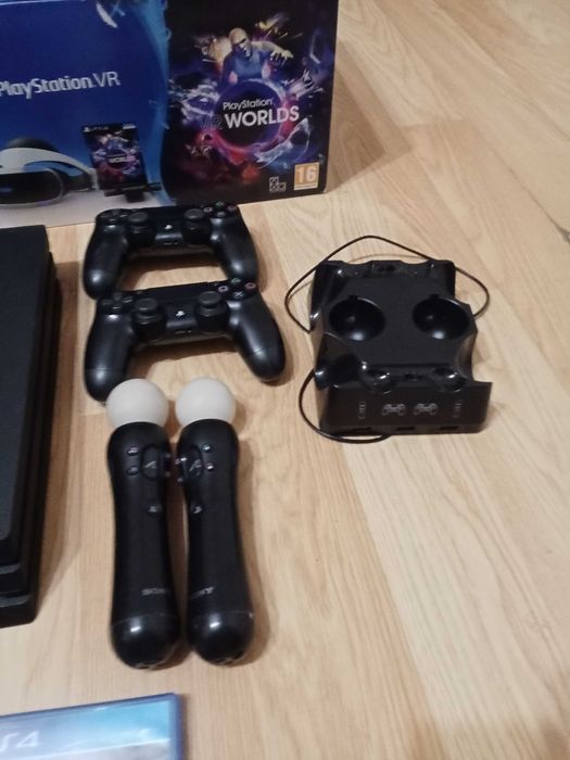 Zestaw PS4 PRO + Okulary VR + 2 pady + 2 pady move + 4 gry + ładowanie