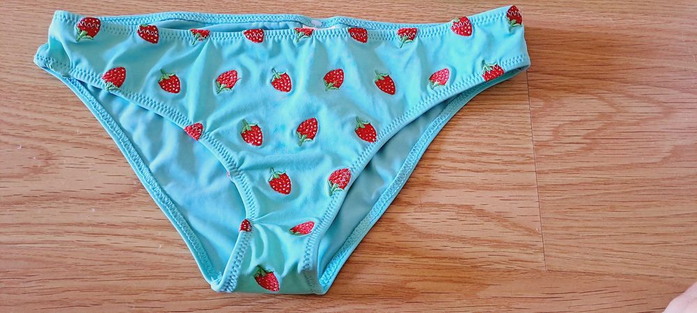 Biquíni de Morangos Calzedonia (Novo): Tam 14 Anos