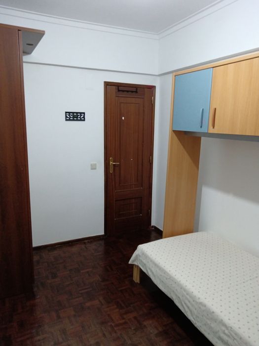 Alugo quarto em Oeiras