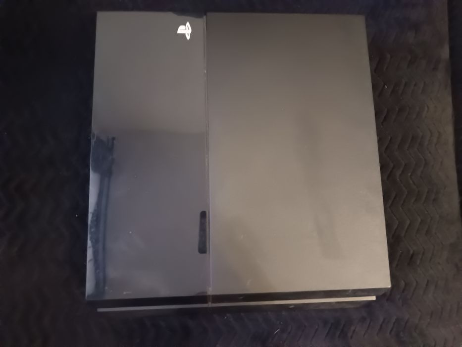 sprzedam ps4 razem z padem