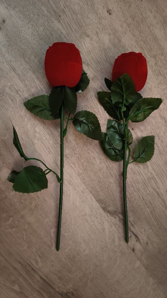 Rosas em veludo para anel