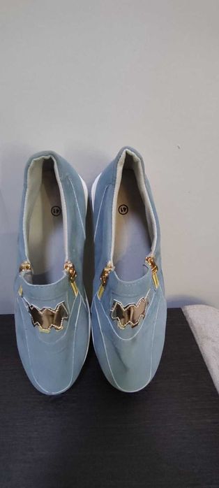 Продам мокасины женские новые.