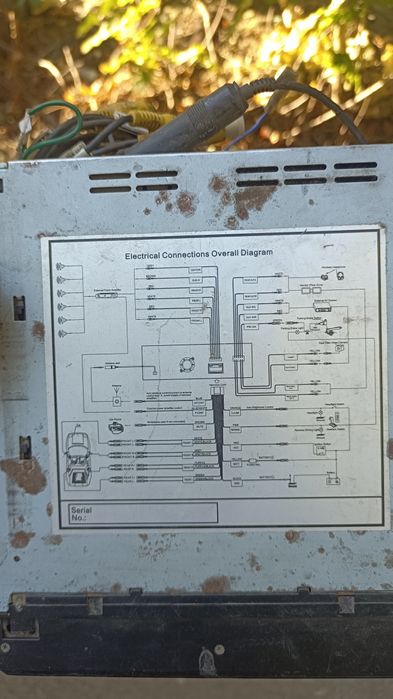 Магнітолу з виїздним дисплеєм