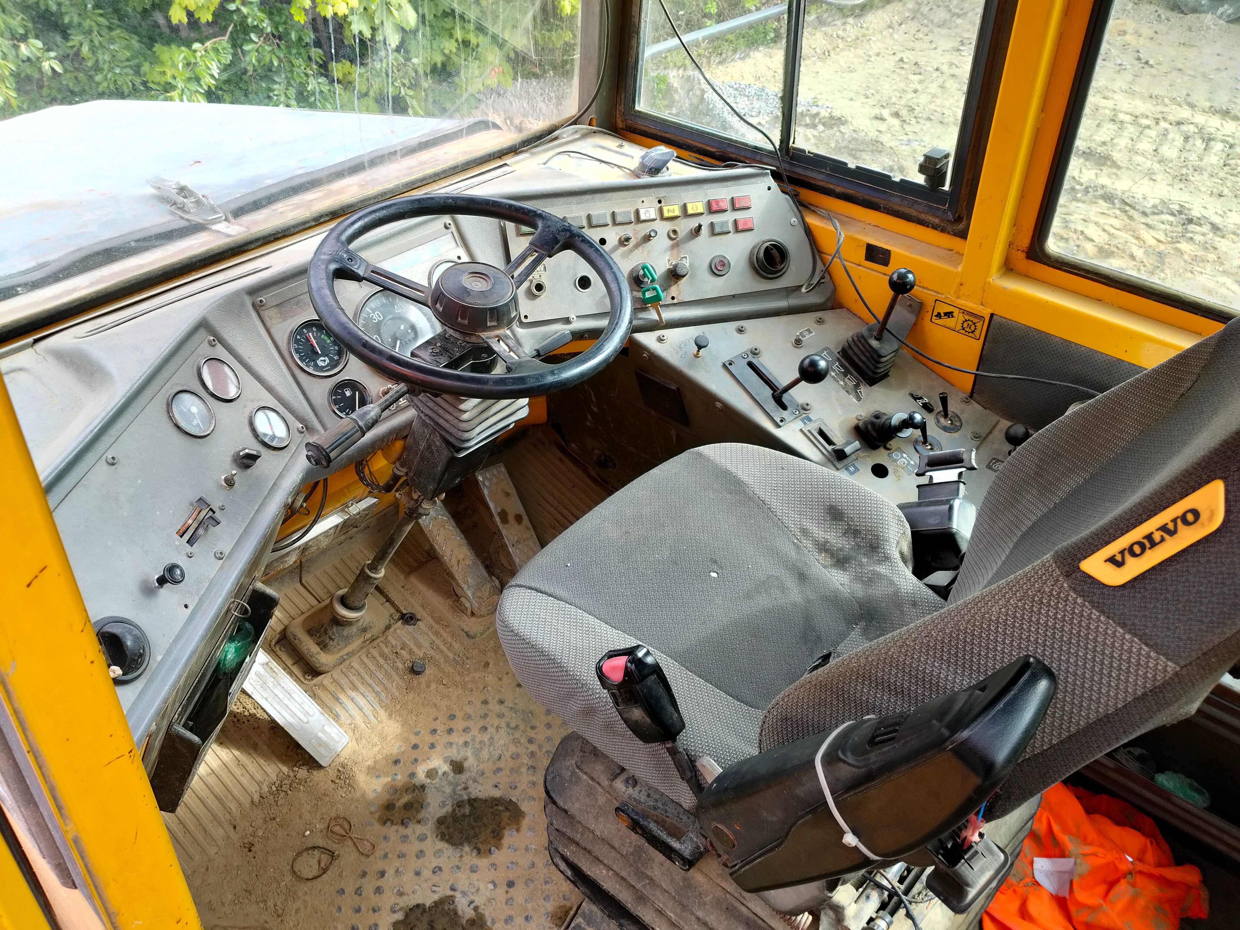 Wozidło Volvo A25C 6x6