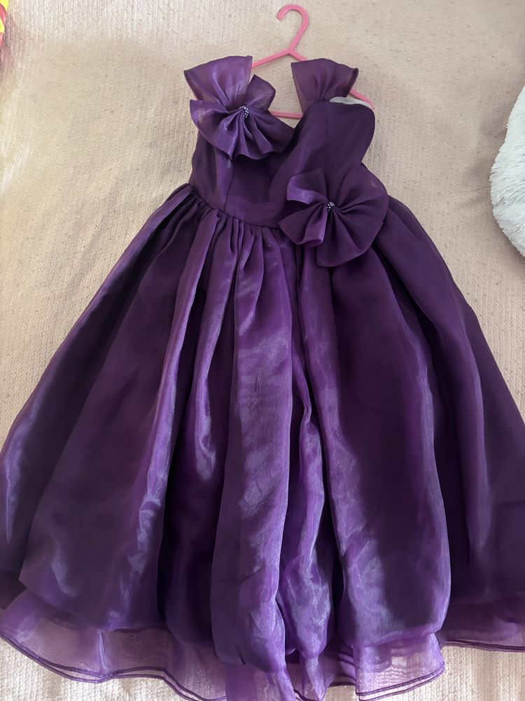 Нарядное платье на 7-8 лет