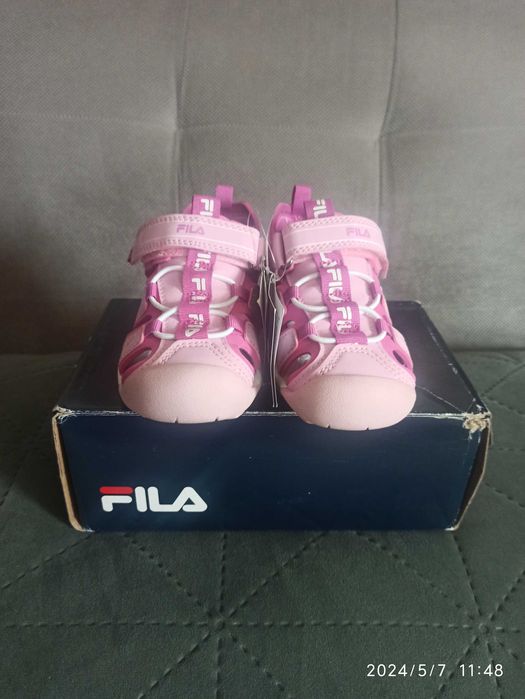 Śliczne zabudowane sandałki dziewczęce Fila 24 Nowe