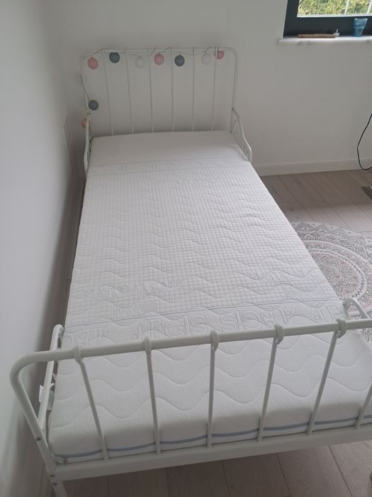 Łóżko  młodzieżowe białe