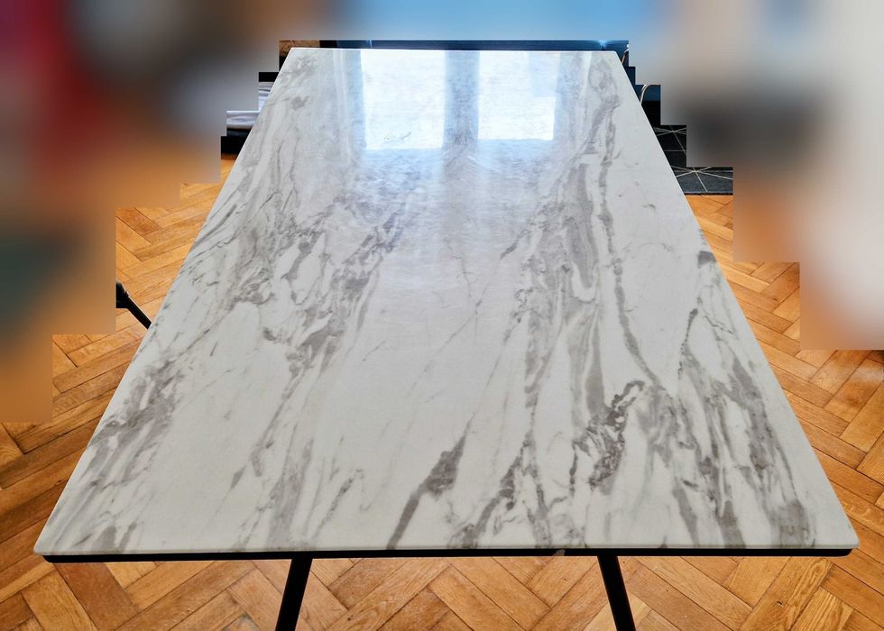 Elegancki stół do jadalni