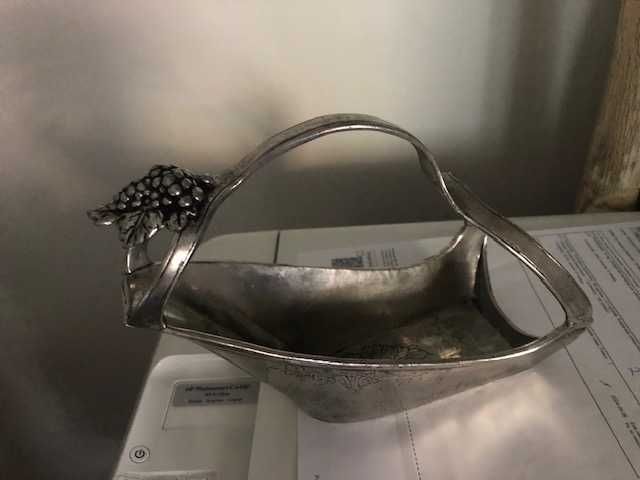 Elegante suporte de garrafa de vinho em estanho maciço