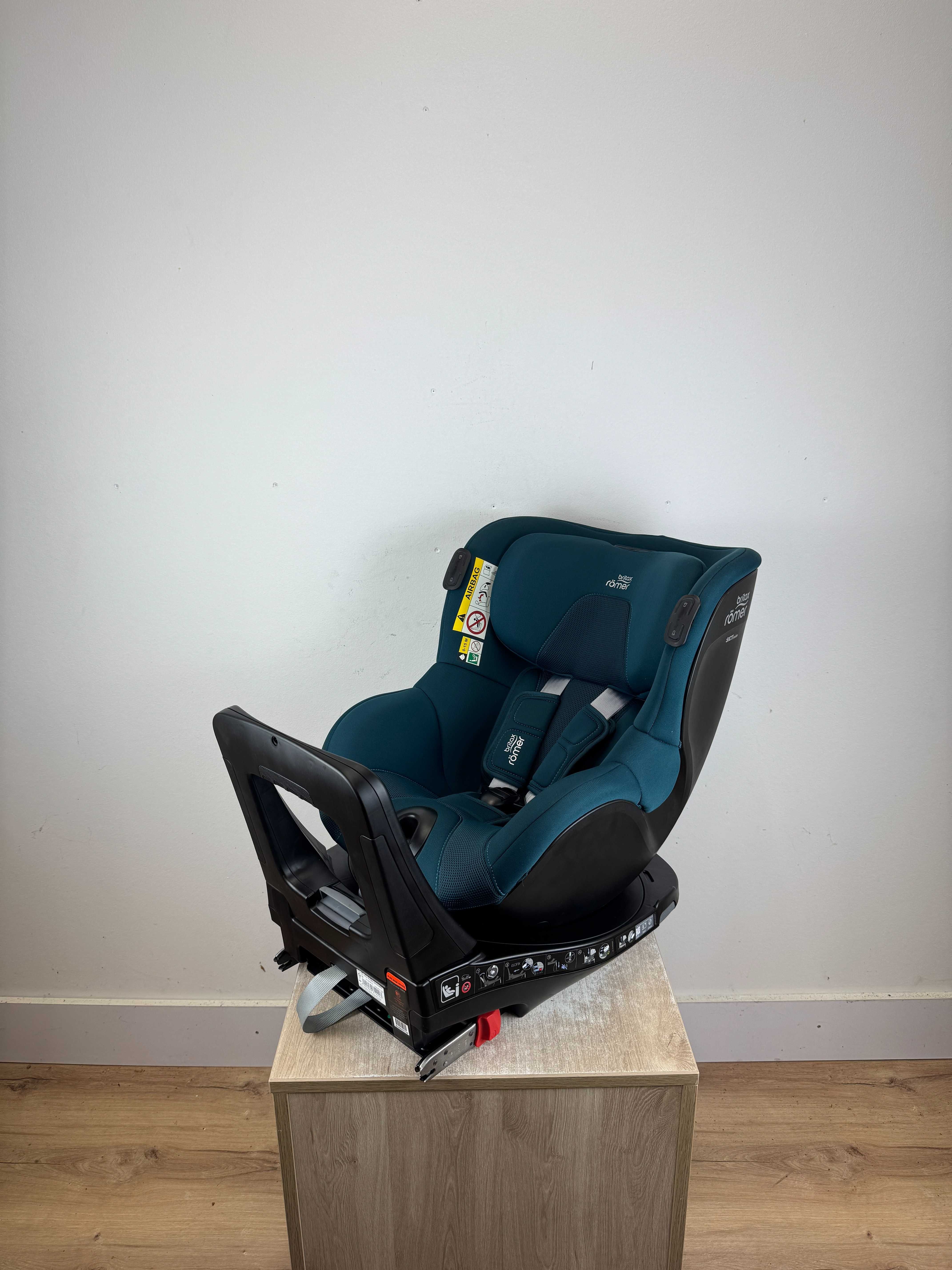 Britax Romer Dualfix 3 i-Size  + baza Flex Base iSense