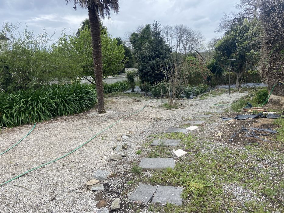 Casa devoluta com terreno