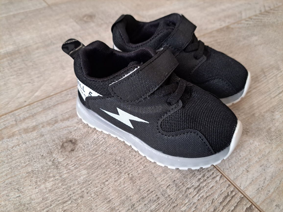 Buty sportowe dziecięce, materiałowe, świecące LED - rozm 24
